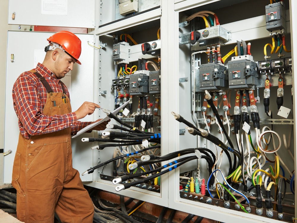 Para contratar um Eletricista em Blumenau, conheça a ABJ Elétrica