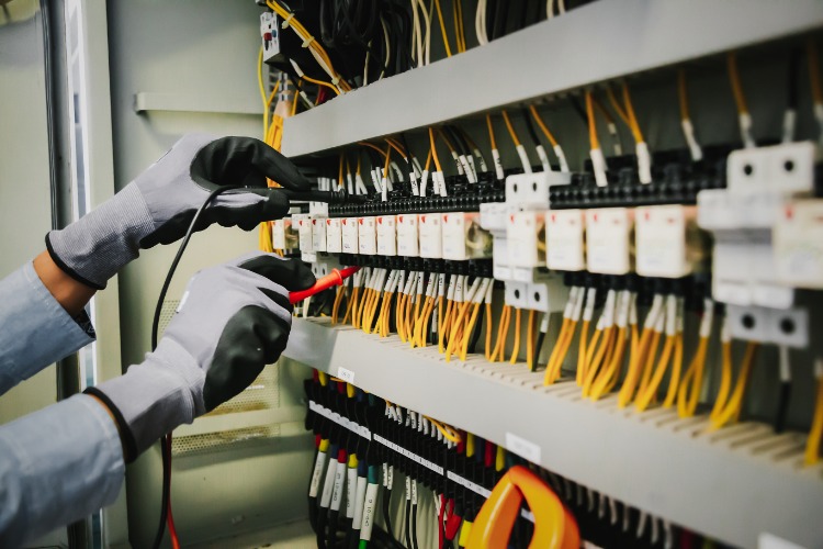 Proteção contra Surtos Elétricos em Instalações Industriais